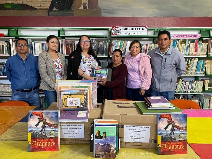 Entrega Secretaría de Cultura Acervo Bibliográfico a Bibliotecas de Tenango de Doria