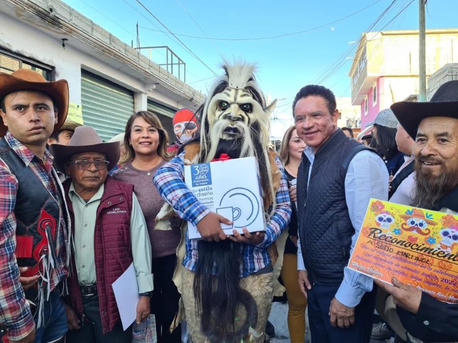 Alistan Carnaval 3 Xhitas en Barrios Altos de Pachuca