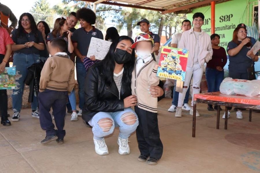 Estudiantes de la UPT Fabrican y Donan Juegos de Parque Para 33  Niñas y Niños de Preescolar