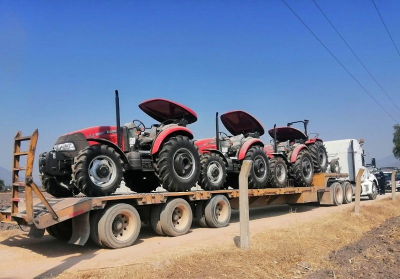 Policía Estatal Recupera Tractocamión y Cuatro Tractores Agrícolas