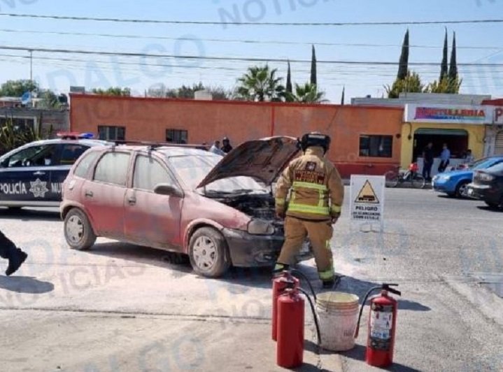 Se Incendio Auto en la Gasolinera de Actopan