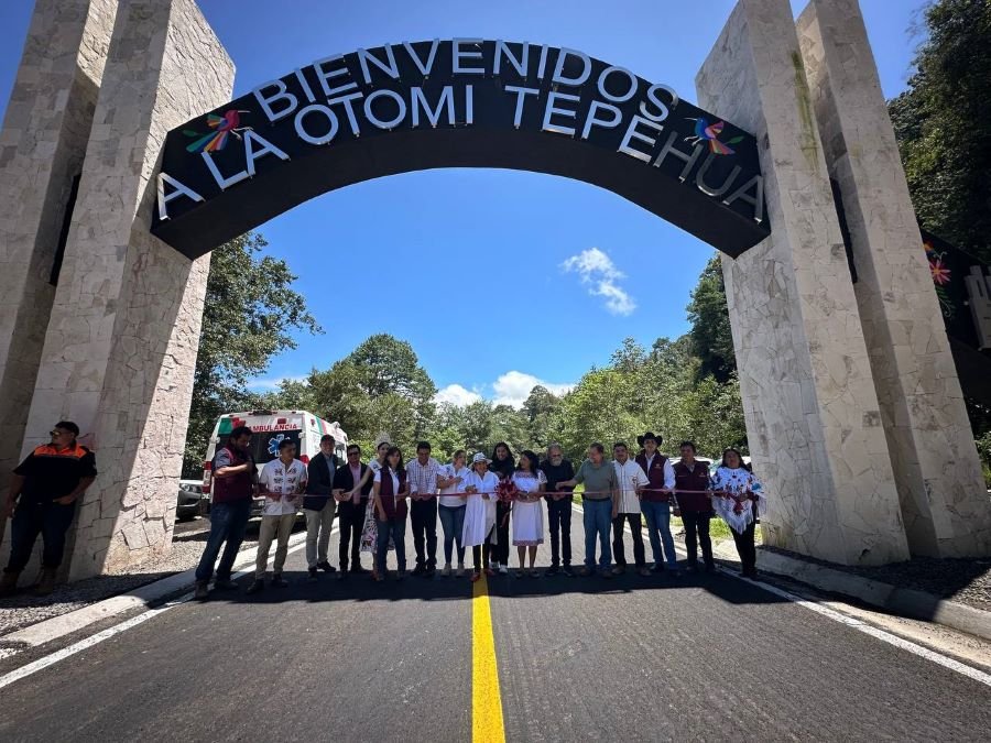 Inauguran Arco de Bienvenida de la Región Otomí-Tepehua